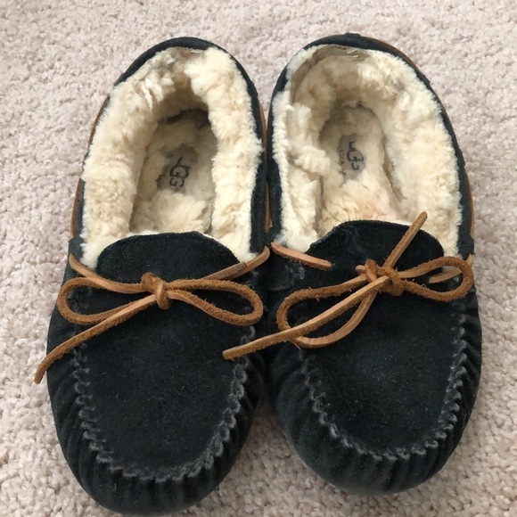 Ugg Dakota Slippers Black Size 4 in GUC - Picture 2 of 10